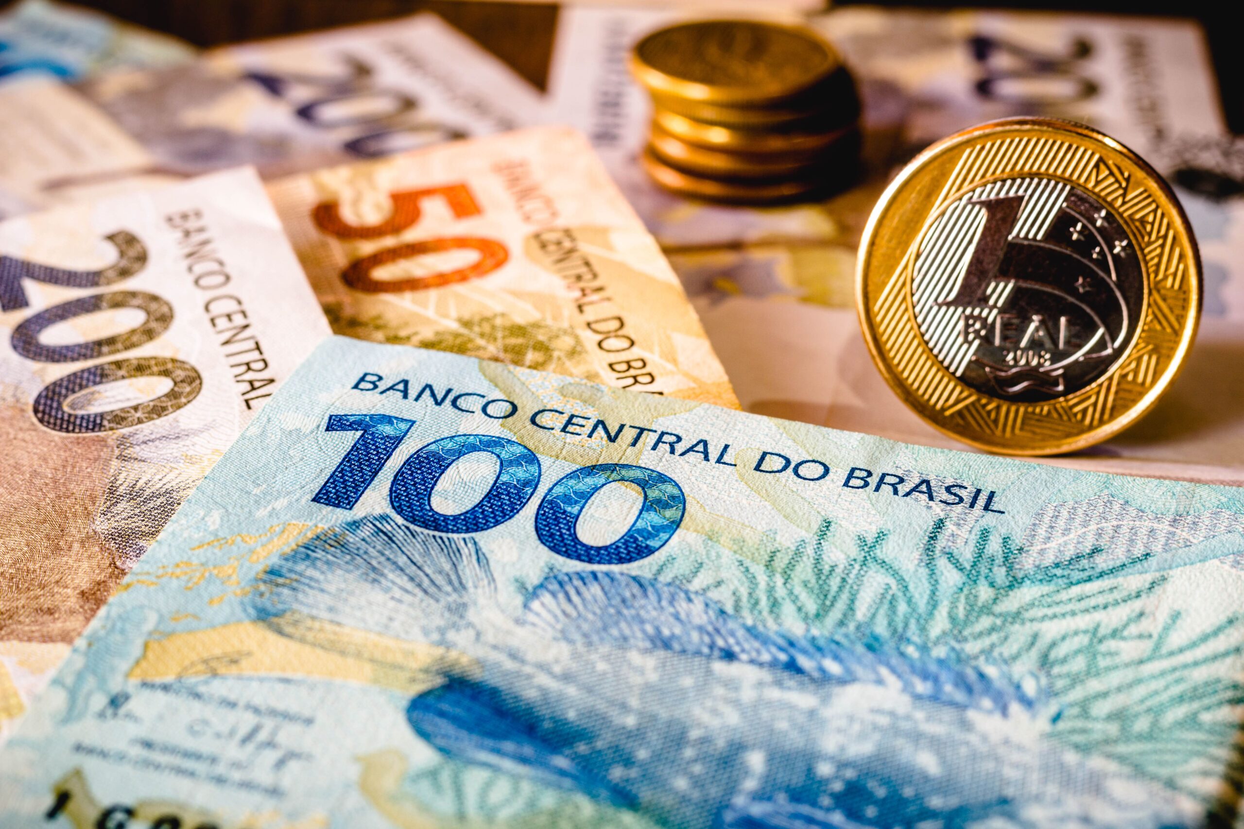 Read more about the article Governo define novo salário mínimo em R$ 1.412