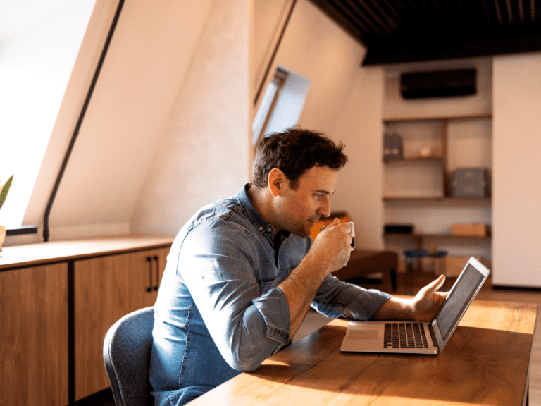 Read more about the article Empresas abandonaram o home office? Modalidade perde espaço ao presencial